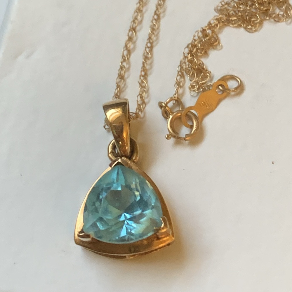 10kt Gold Necklace with Trillions Cut Blue Topaz Pendant! Beautiful 😍